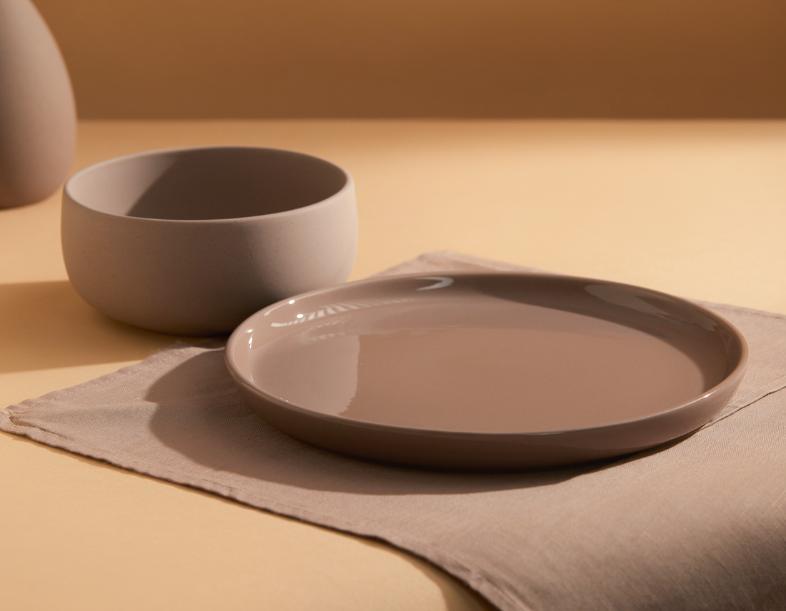 Why Matte and Glossy Crockery Feel Different in the Same Material