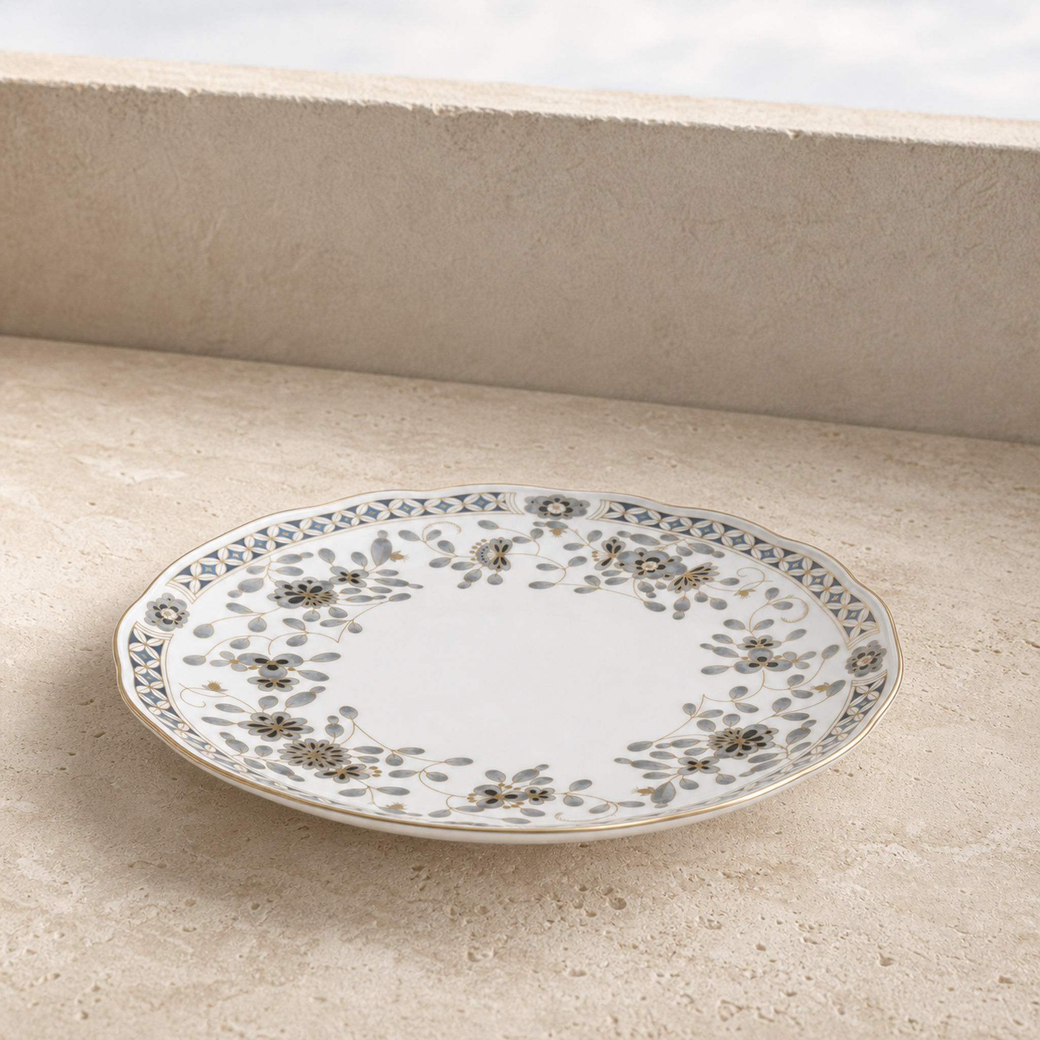 Nocturne Bloom Plate — 19 cm