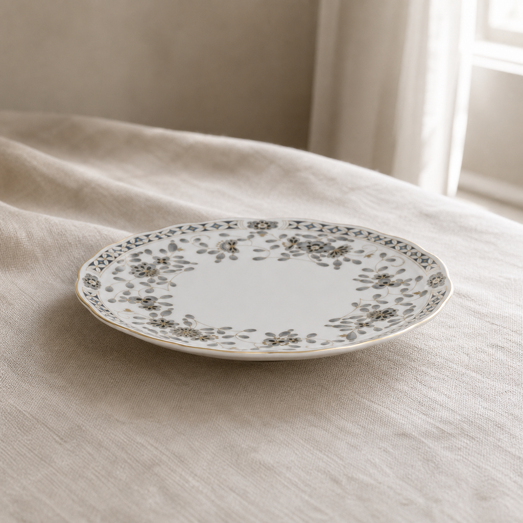 Nocturne Bloom Plate — 19 cm
