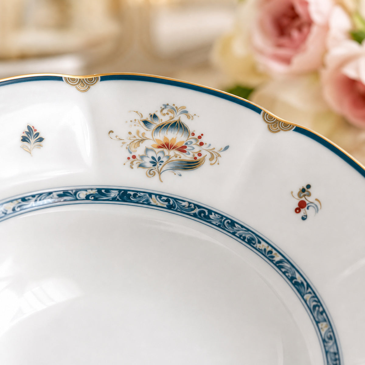 Gilded Garland Deep Plate — 23 cm