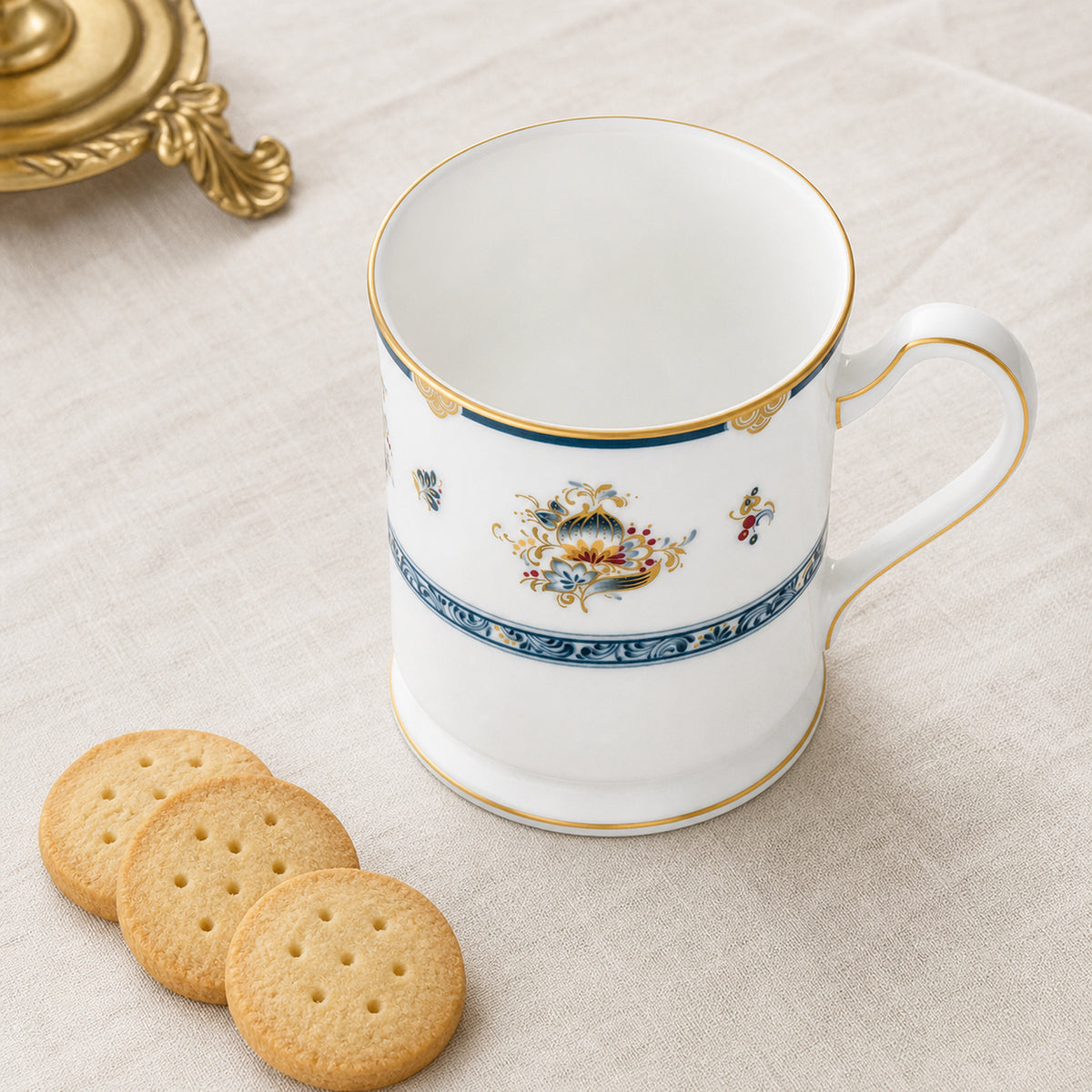 Gilded Garland Mug — 330 ml