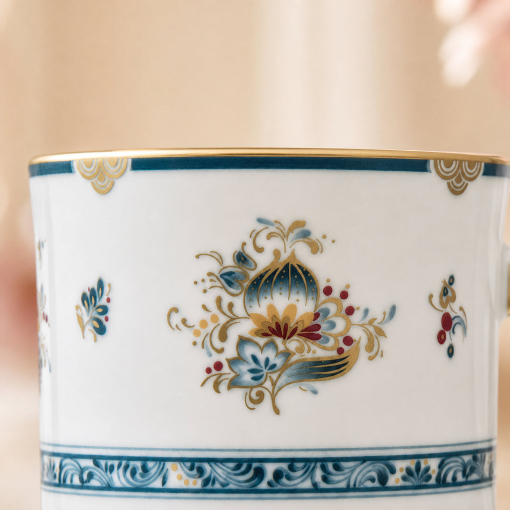 Gilded Garland Mug — 330 ml