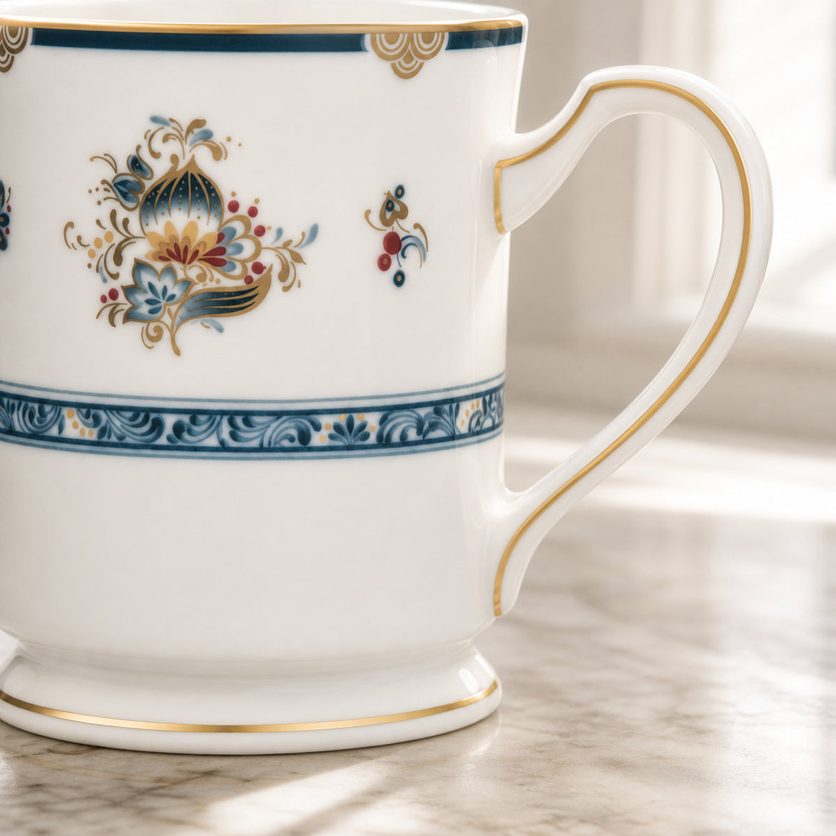Gilded Garland Mug — 330 ml