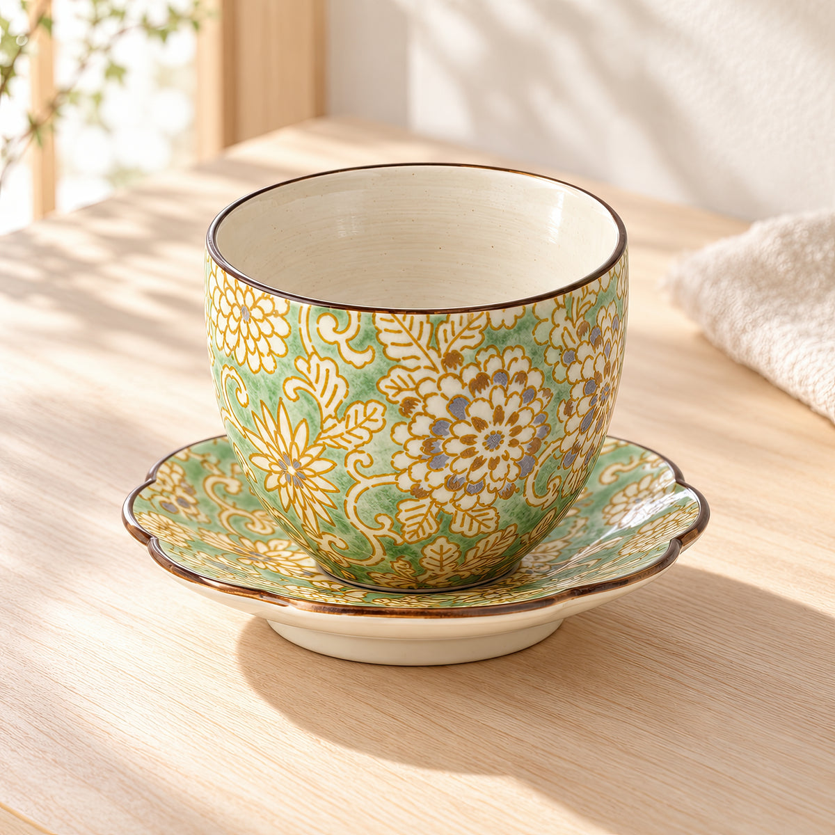 Hana Karakusa Japanese Tea Cup A Green with matching tea stand