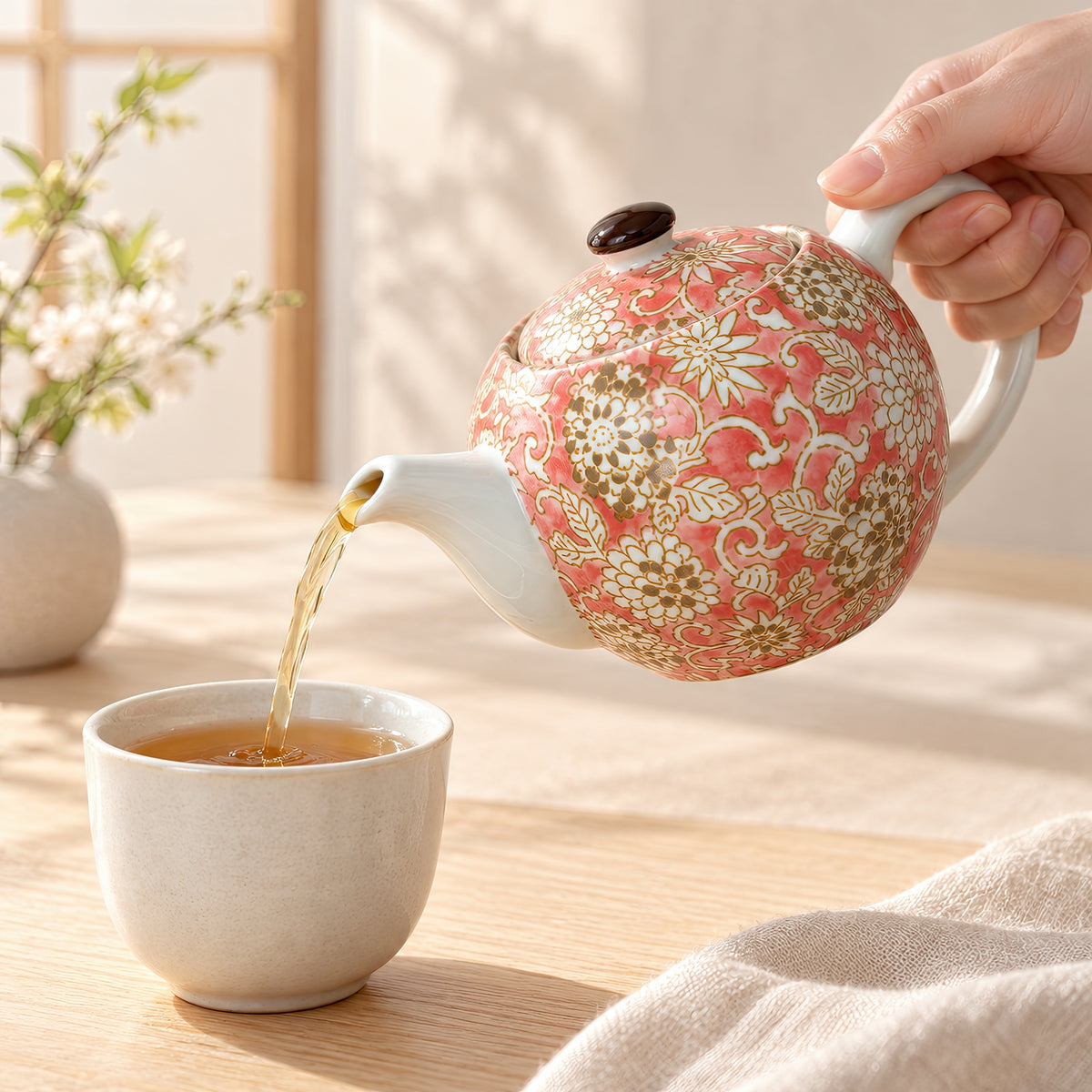 Hana Karakusa Teapot A Pink Japanese floral ceramic teapot