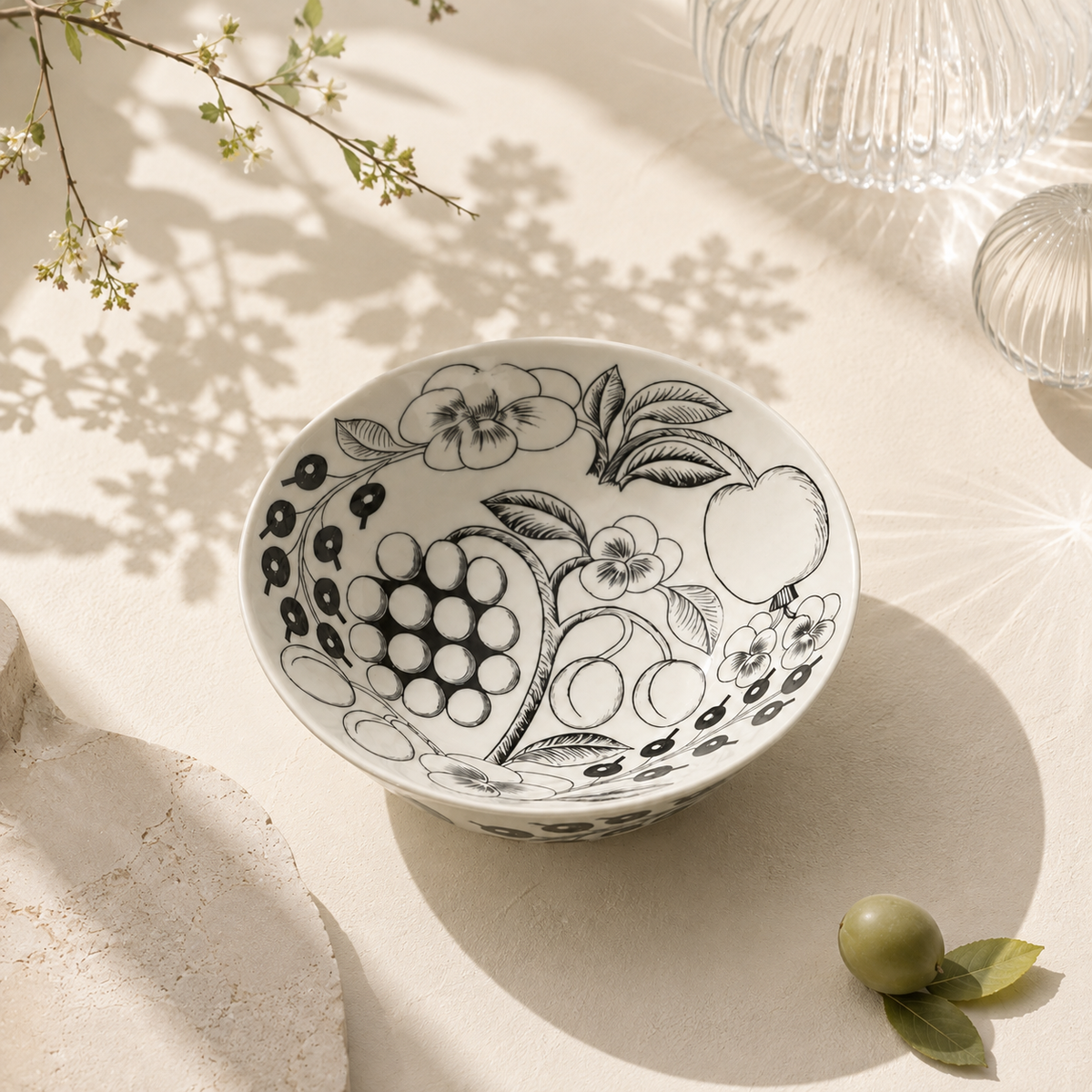 Botanical Reverie Black Bowl 17 cm