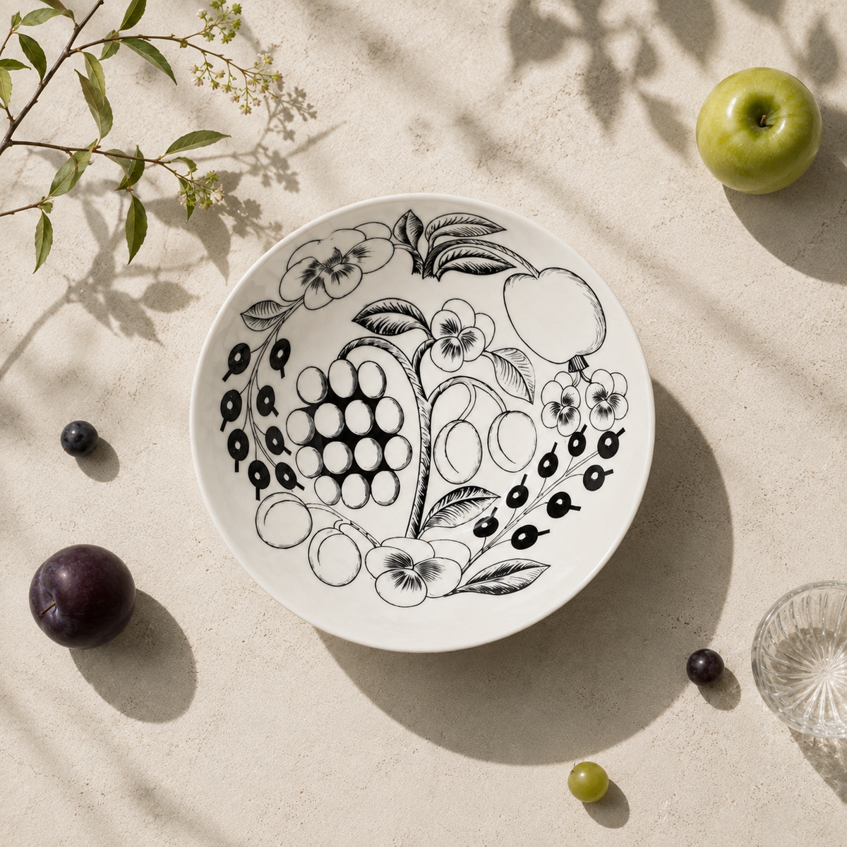 Botanical Reverie Black Bowl 17 cm