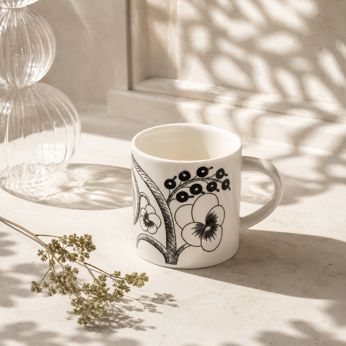 Botanical Reverie Black Mug 350 ml