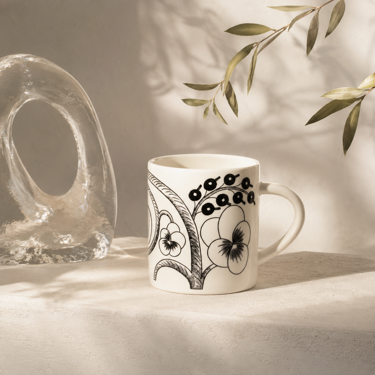 Botanical Reverie Black Mug 350 ml