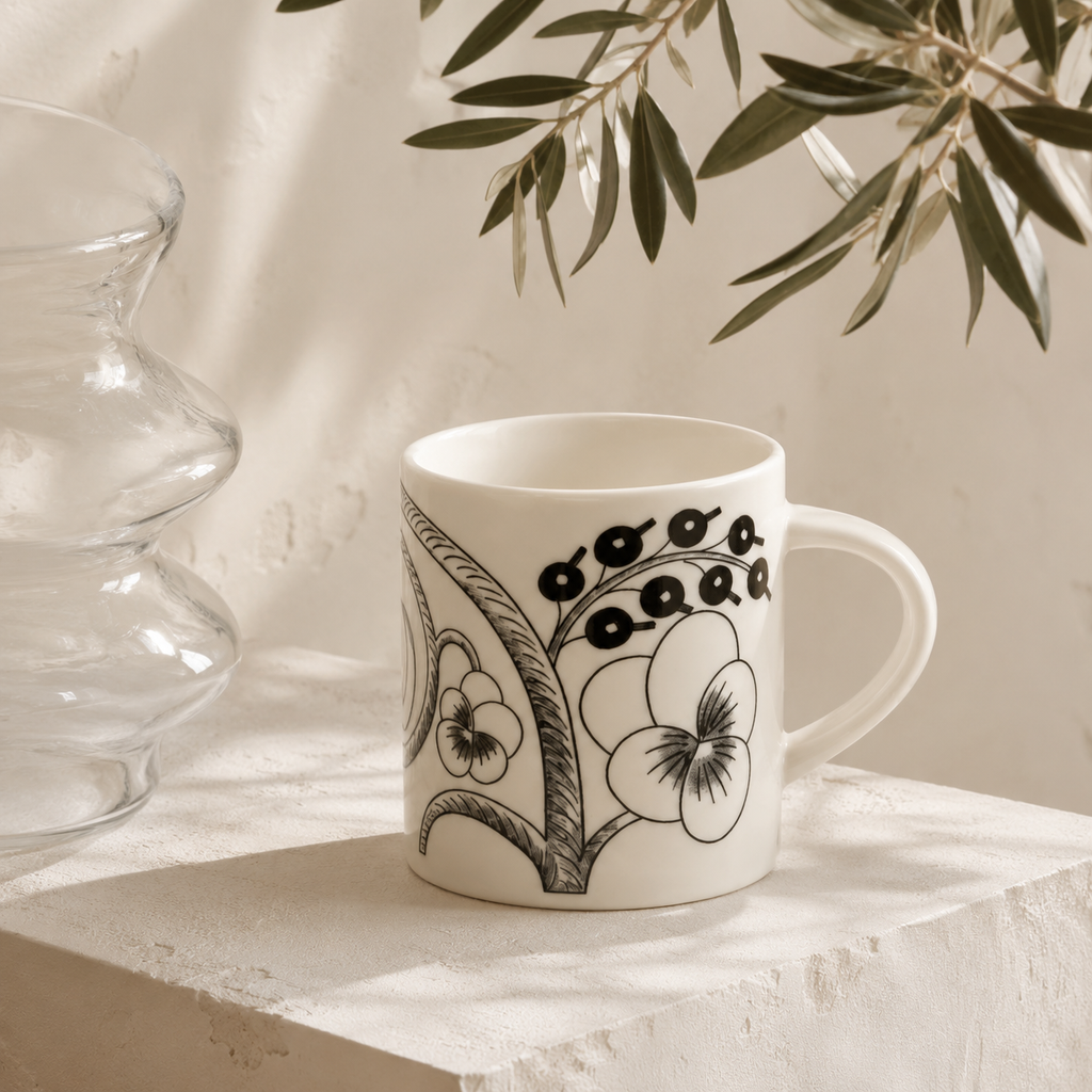 Botanical Reverie Black Mug 350 ml