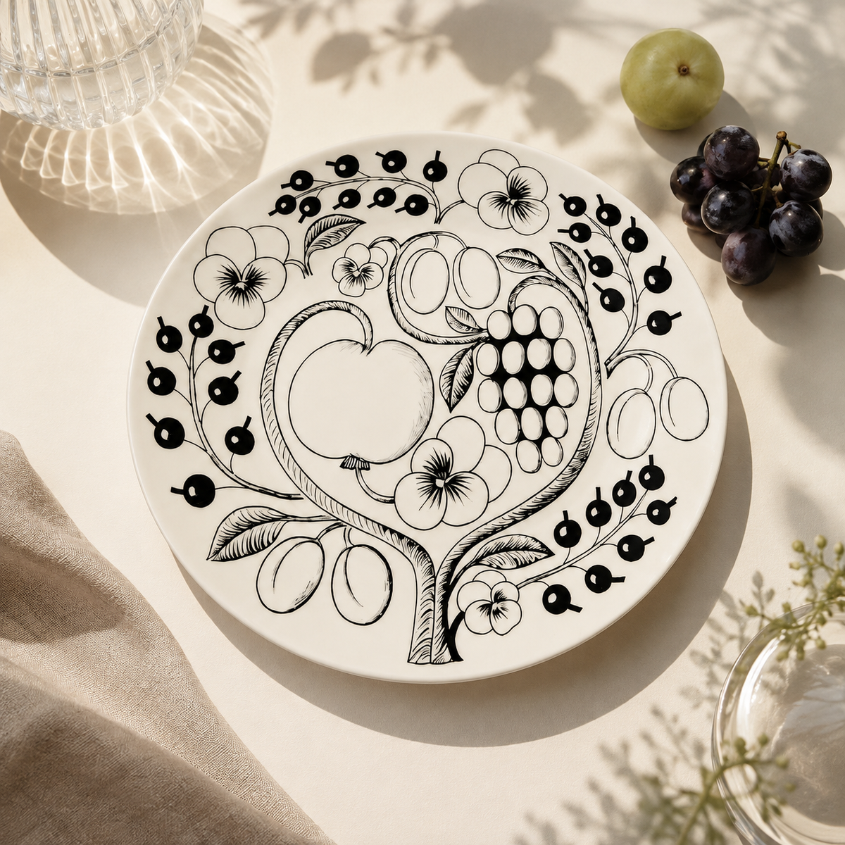 Botanical Reverie Black Oval Plate 25 cm