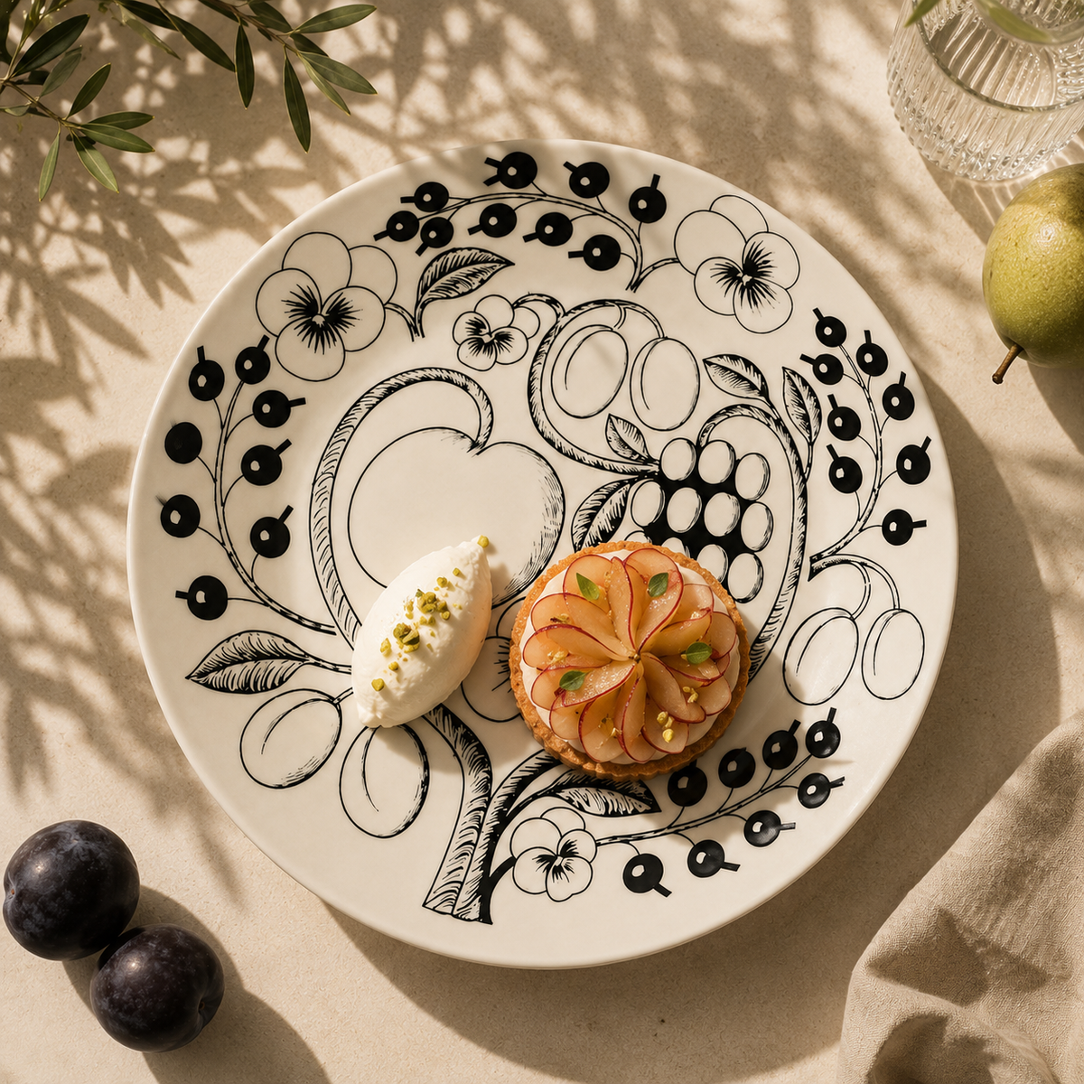 Botanical Reverie Black Oval Plate 25 cm
