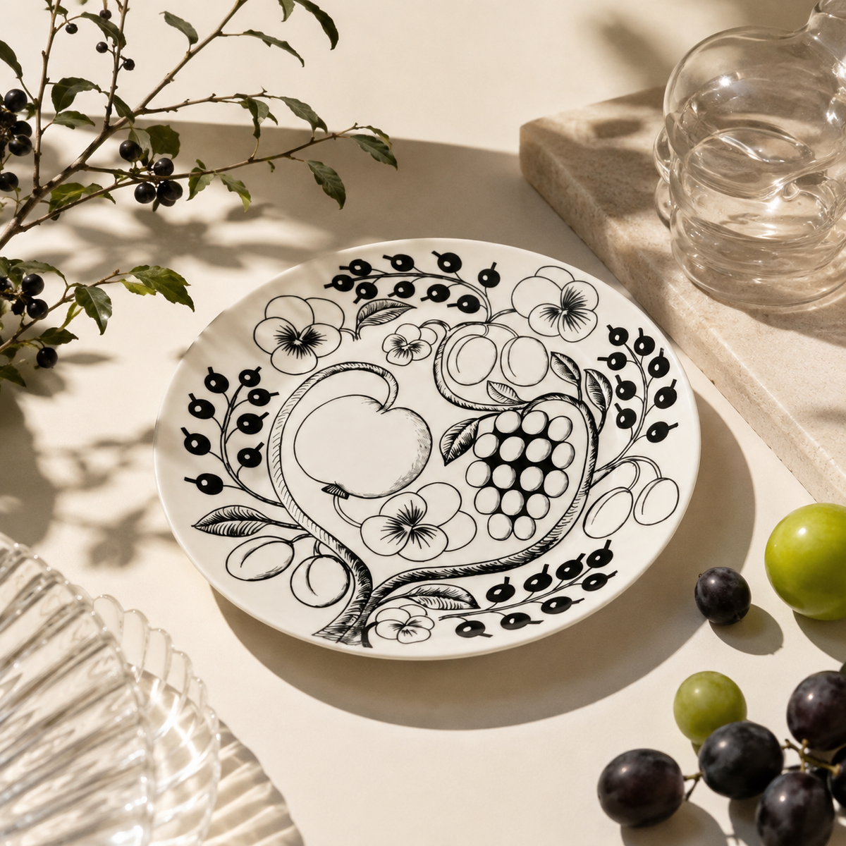 Botanical Reverie Black Round Plate