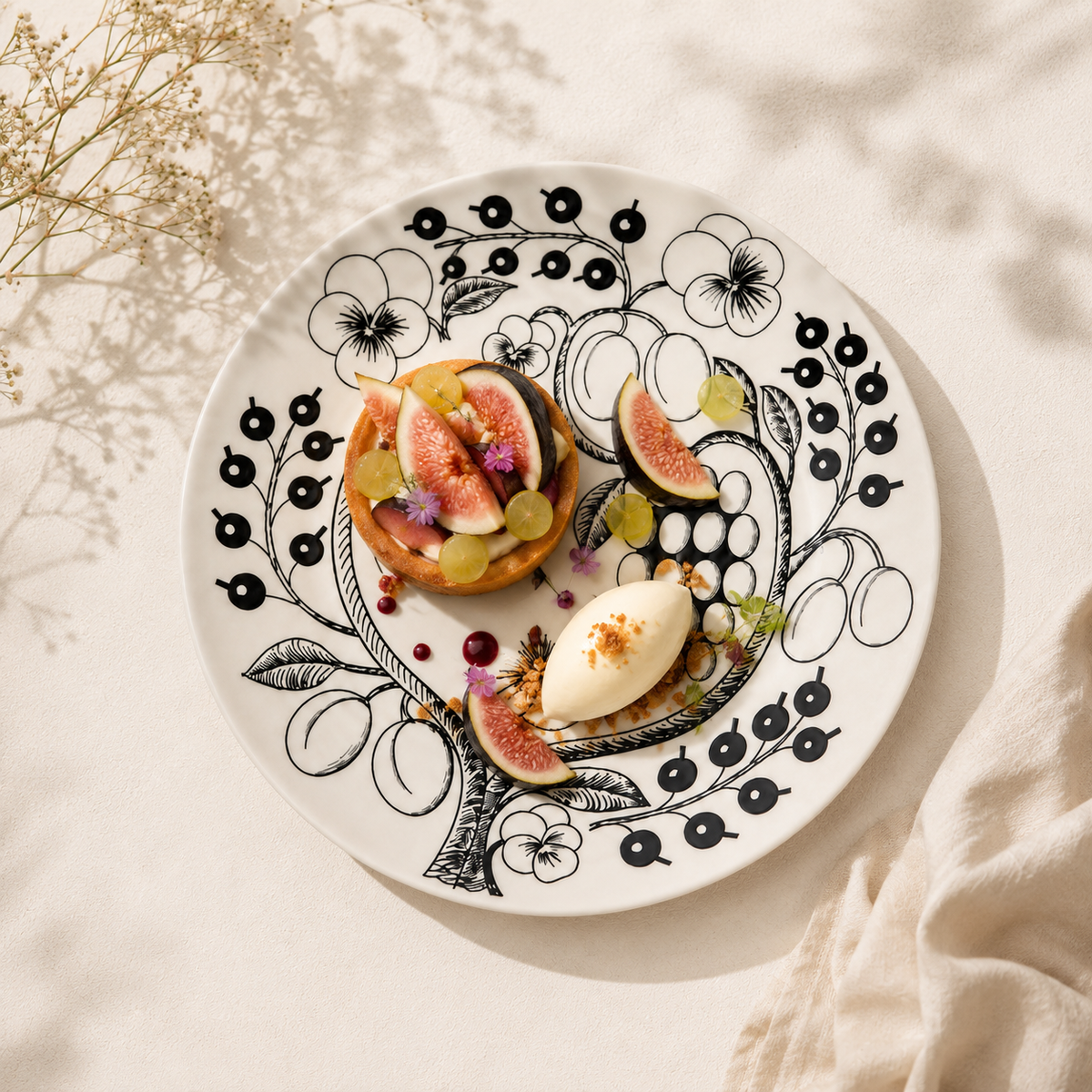 Botanical Reverie Black Round Plate