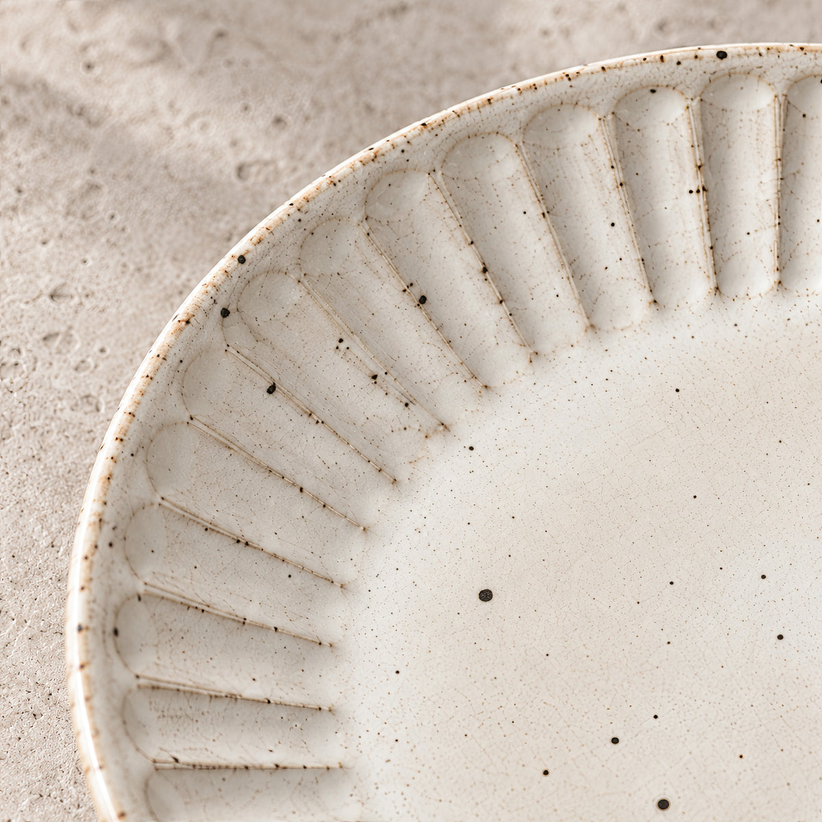 Kasumi Shinogi Plate — Mino Ware — view 5
