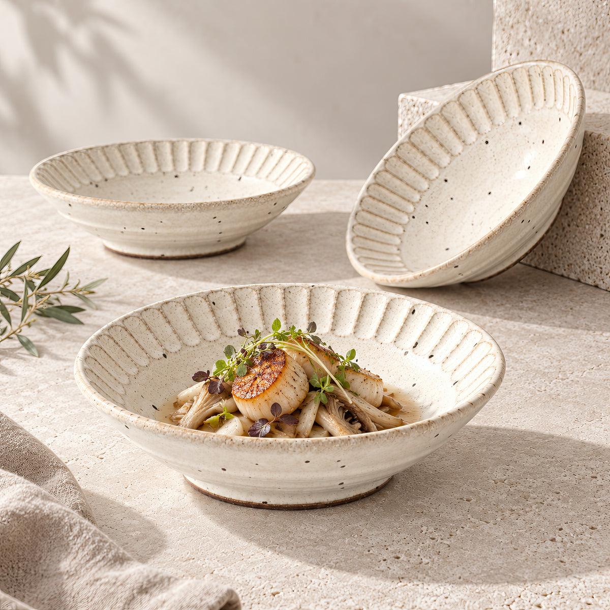 Kasumi Shinogi Shallow Bowl — Mino Ware — view 10