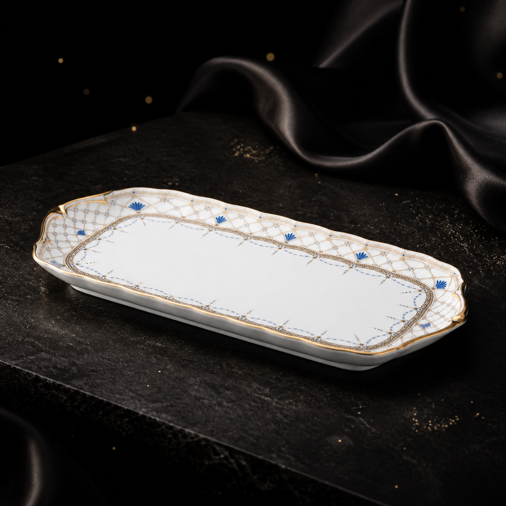 Low three-quarter view of the Valesse Azure 23 cm small tray highlighting the shallow bone-china profile and gold-edged rim.