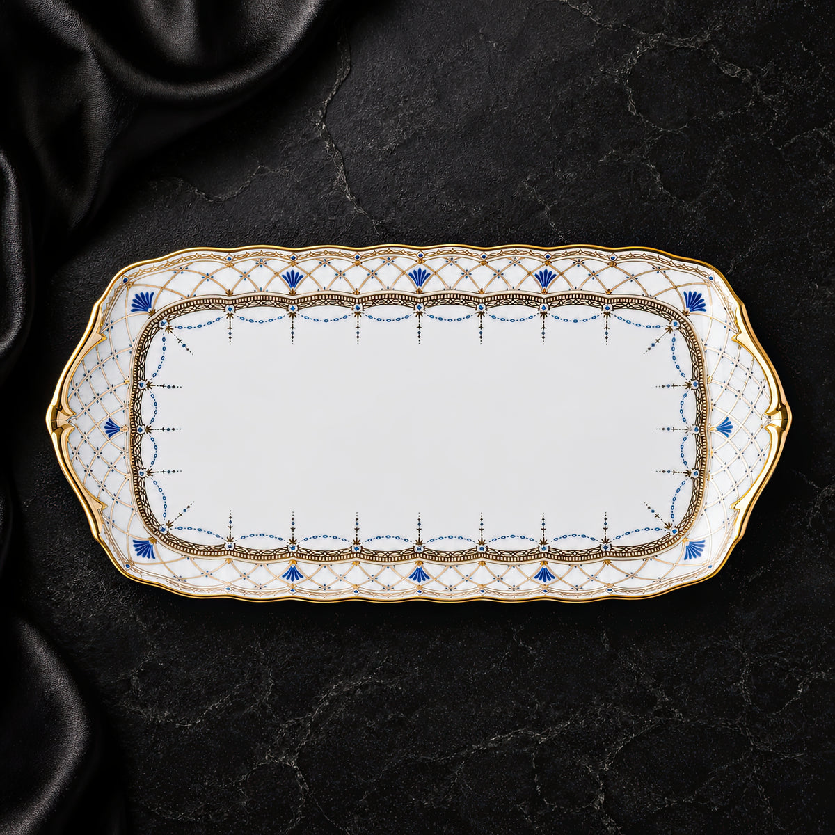 Top view of the Valesse Azure 23 cm small tray, showing its elongated white bone-china form and intricate blue-and-gold border.